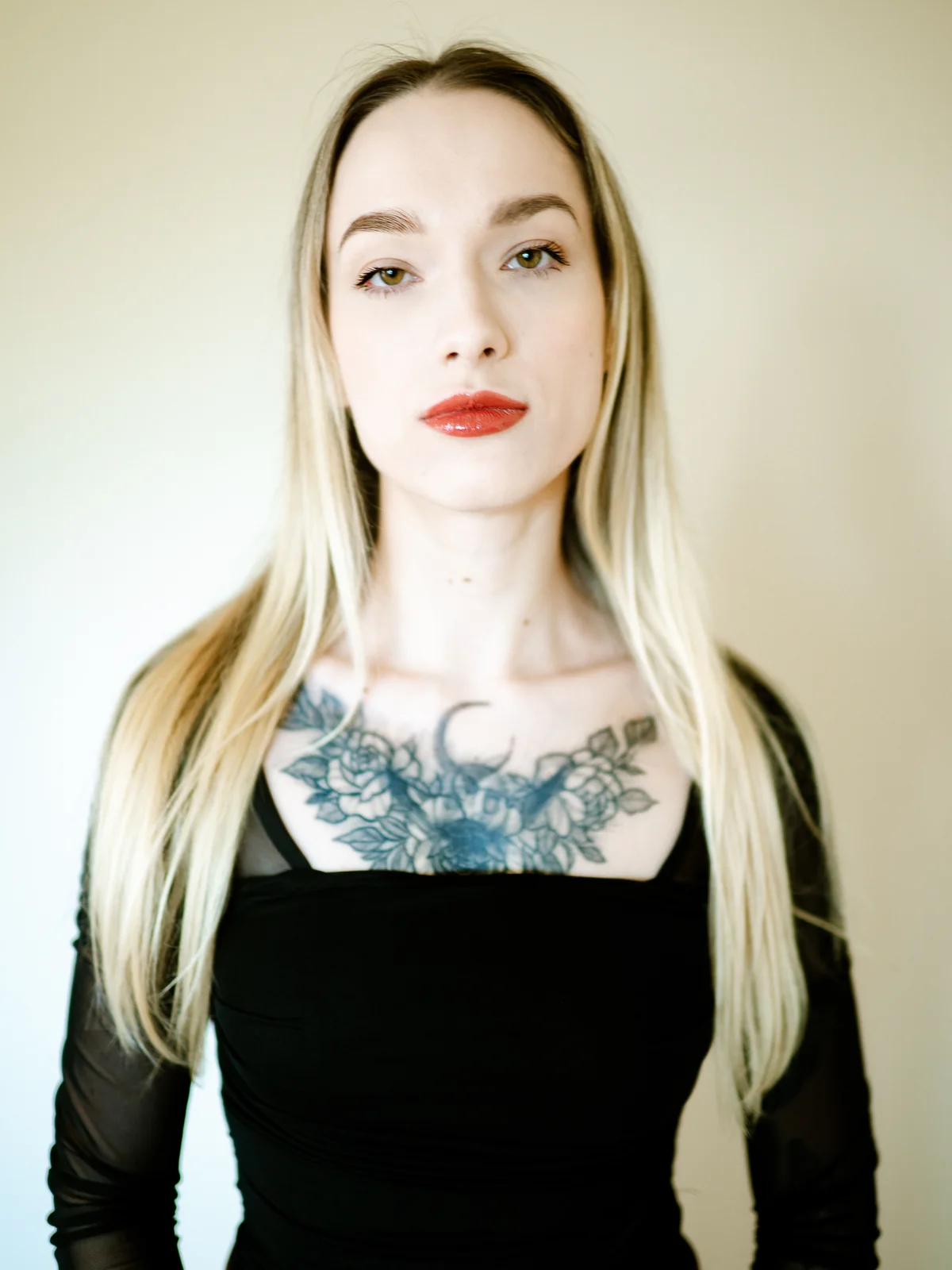 Soft studio portrait of Nika Osseili.
